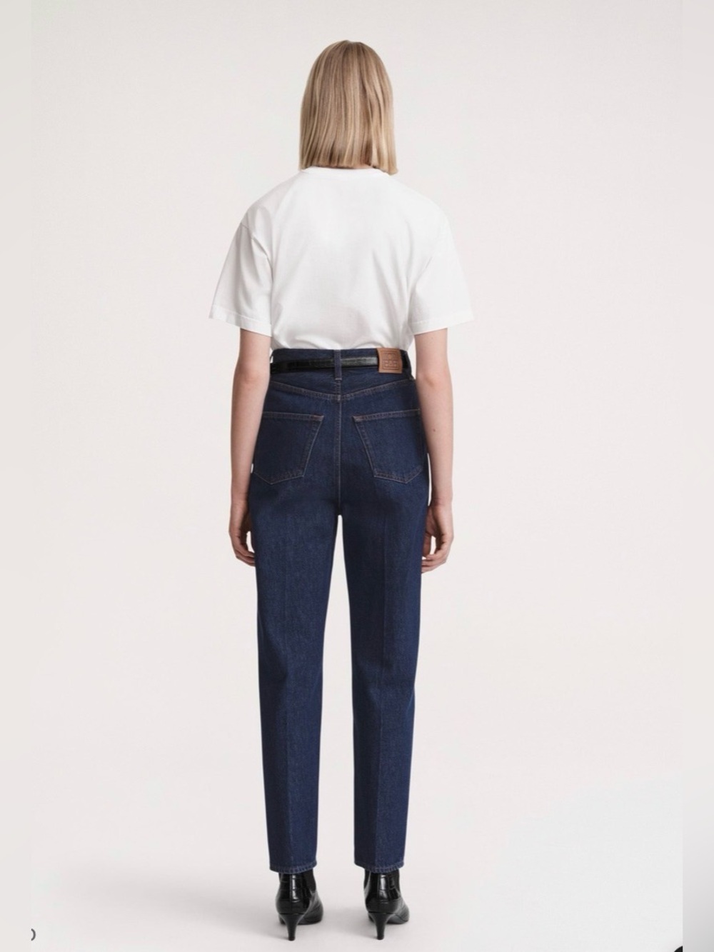 BNWT TOTEME Tapered leg denim dark indigo size 26 waist 13.5” - Picture 2 of 8